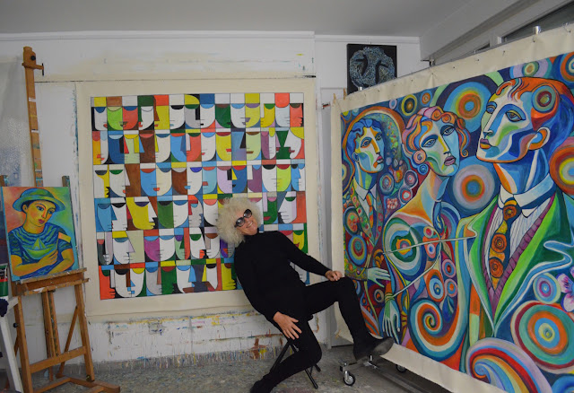 Isafara et ses œuvres dans son atelier — photo 4