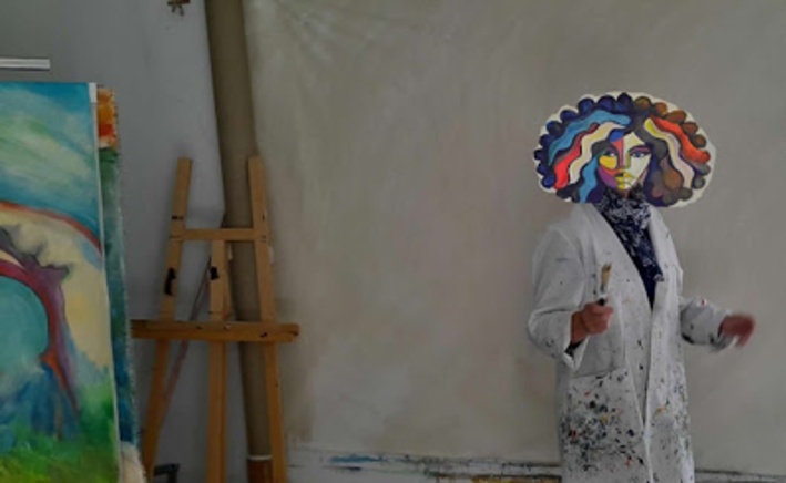 Isafara et ses œuvres dans son atelier — photo 6